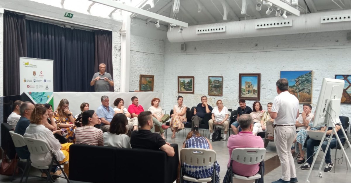 <a href="/VG_participa/">VG Parte-hartzea / Participación</a> <a href="/participagetafe/">Participa Getafe</a> <a href="/ALCParticipa/">Alicante Participa</a> <a href="/MLGparticipa/">Málaga Participa</a> <a href="/AjSantBoi/">Ajuntament Sant Boi</a> <a href="/PazodeRaxoi/">Concello de Santiago</a> <a href="/bilbao_udala/">Bilbao [Udala - Ayuntamiento]</a> <a href="/diba/">Diputació de Barcelona</a> <a href="/malaga/">Ciudad de Málaga</a> <a href="/aytogetafe/">Ayuntamiento Getafe</a> <a href="/vitoriagasteiz/">Vitoria-Gasteiz!</a> <a href="/AIGMariscal/">Ana González Mariscal</a> <a href="/MirenFdzdeLanda/">Miren Fdz de Landa</a> <a href="/xanduro/">Xan Duro</a> <a href="/MarTorresCasado/">Mar Torres</a> <a href="/antonioperal/">Antonio Peral Villar</a> 🎯 Un organigrama por propósitos para la distribución de acciones estratégicas por acciones y áreas.

✅ Tomando como referencia el modelo del <a href="/AjSantBoi/">Ajuntament Sant Boi</a>.