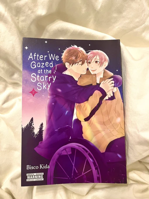 星あと2巻の英語版が届きました🇺🇸
今回もすてきな翻訳で嬉しかったです。特に冬吾の台詞が「願うのをやめないで」になっていたのが美しくてぐっときました。明里ちゃんの「なんて?」も笑いました🤣
巻末に日本文化の説明があって細かい!と感動!

#afterwegazedatthestarrysky 