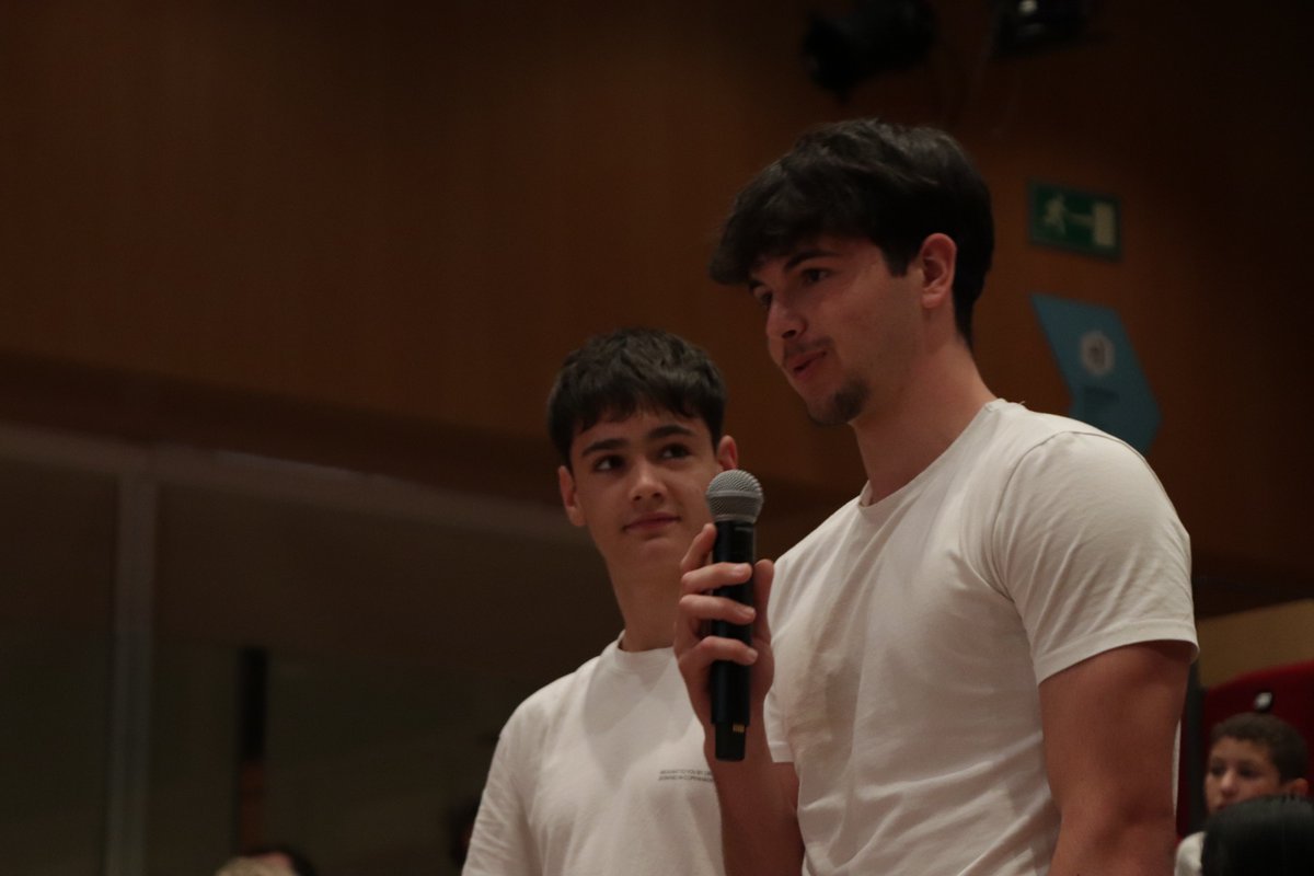 ceeiscat's tweet photo. Els investigadors de la xarxa Escoles Sentinella també presenten els resultats preliminars d'aquest curs i responen a les preguntes de l'alumnat i dels docents presents al congrés https://t.co/o3oW7kqcVd