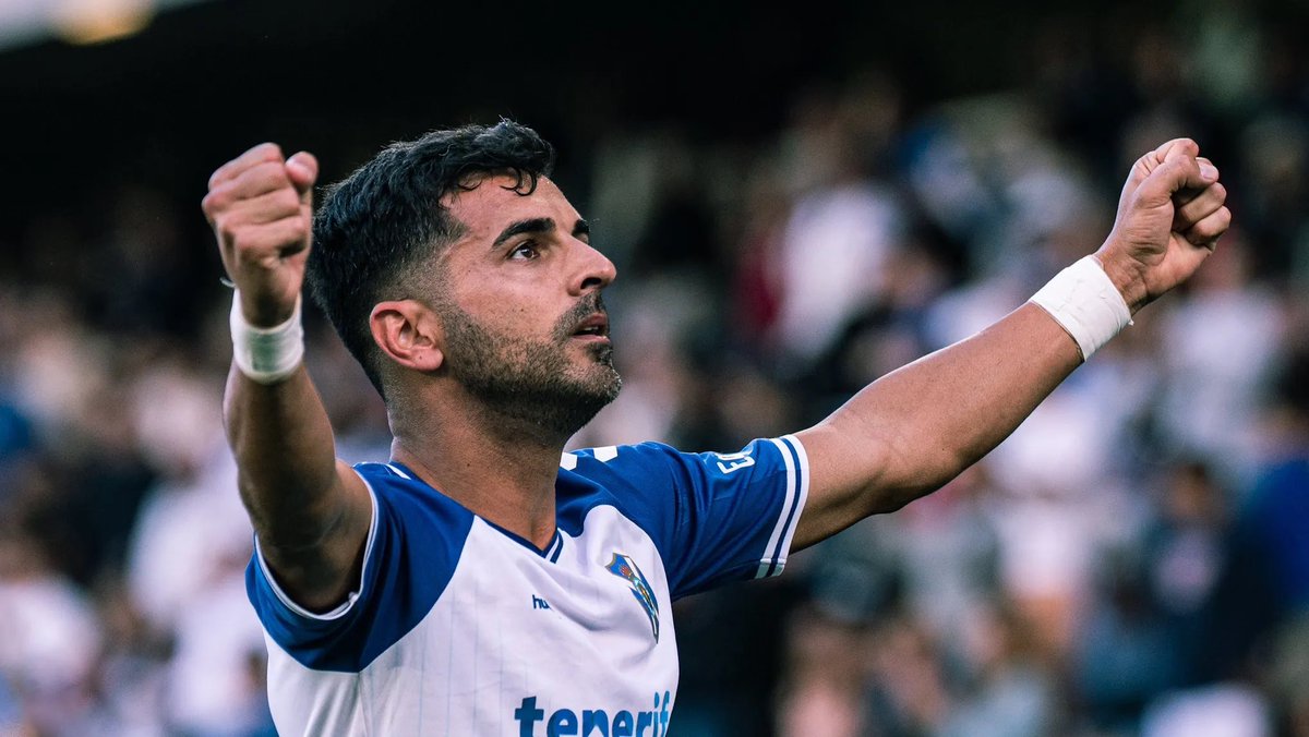 mdaswani's tweet photo. Aitor Sanz, 39. Dígitos de rendimiento y registros físicos por encima de la media de la categoría.

Ángel, 37. Uno de los mejores promedios goleadores de @LaLiga.  

Maikel Mesa, 33. MVP de la temporada en el @RealZaragoza. Once goles sin ser delantero centro.

Me vale la frase de Jony Vega. Al fútbol se juega con los pies, no con el DNI.

Definitivamente esta sociedad está enferma de edadismo. Pero en todas las profesiones. La inexperiencia está sobrevalorada.