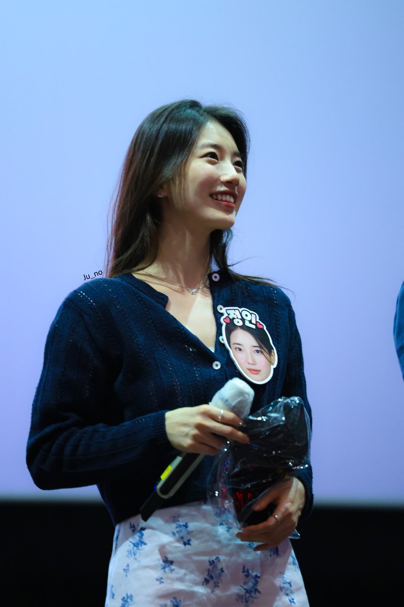 zzsx7094's tweet photo. 영화 원더랜드 수지 배우님⭐️
#裵秀智 #BaeSuzy #ペスジ  #배수지 https://t.co/5bnH1Kjs0c