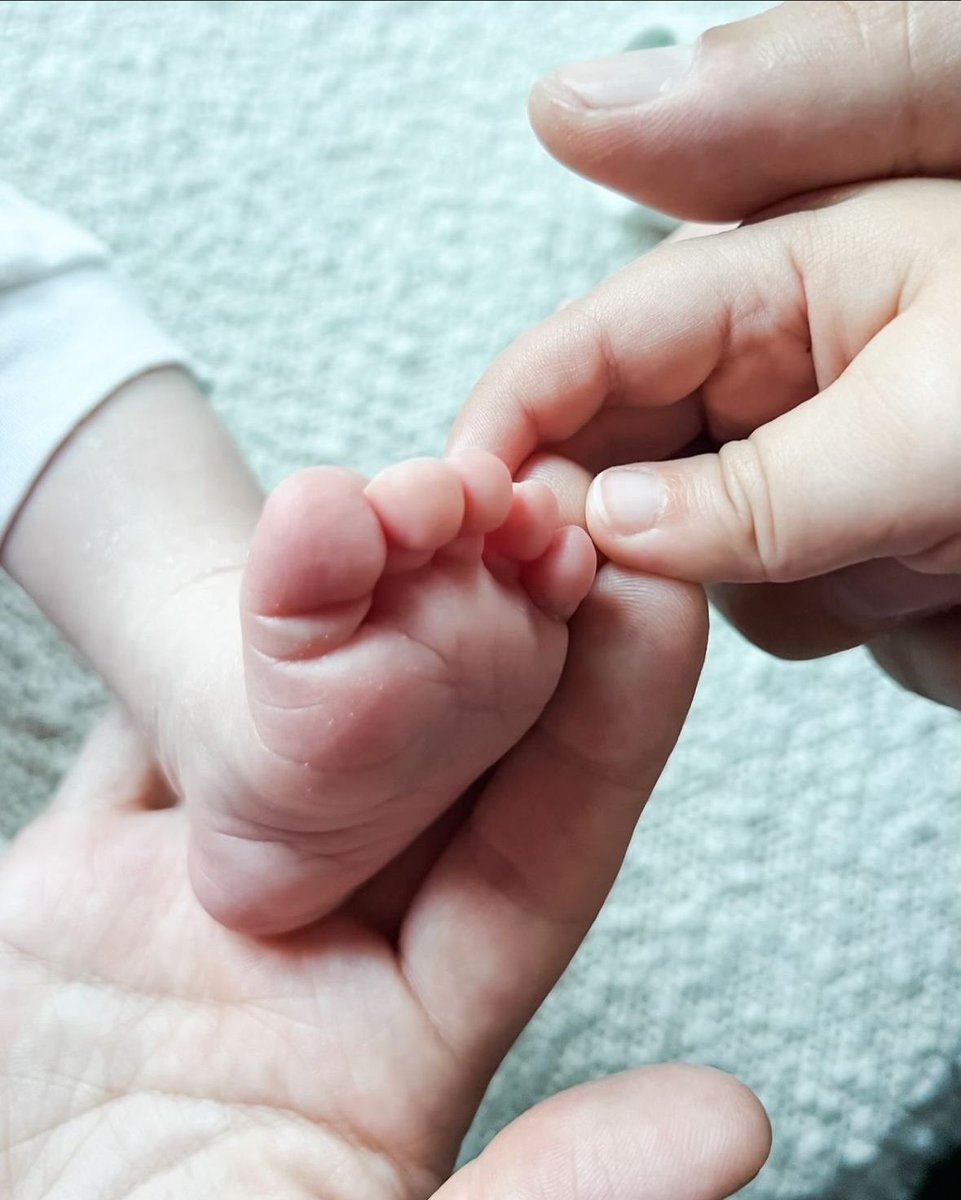 glittermagazine's tweet photo. 'Property Brothers' star Drew Scott and wife Linda Phan welcome baby number 2, a daughter named Piper Rae. On Instagram he shares, "Our family of 3 has become 4! Piper Rae, I love you with all my heart."
#DrewScott #LindaPhan #PropertyBrothers https://t.co/5yMHEFn5J4