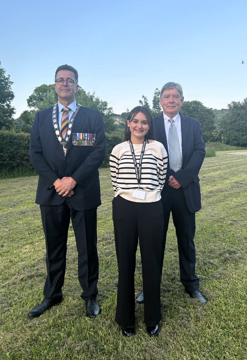 PrincesRisbSch's tweet image. The sun shone over Whiteleaf Cross yesterday for the memorial evening of the D-Day 80th anniversary. PRS were incredibly honoured and proud to send our newly appointed Head Girl, Annie Wright, to read a poem written by Chelsea Pensioners.
#PRS #PRTC #AspireandAchieve