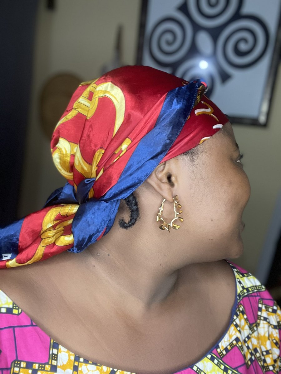 Miss_Akouavi's tweet photo. J’ai jolie peau même ce n’est pas débat 😂😂😂humilité sa mamannnnn mais argent j’ai pas ohhh @unikacs  merci pour ma bague 😍😍 https://t.co/oq0CYnORTq