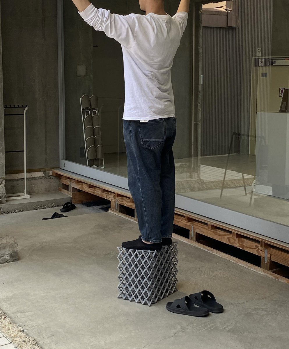 3dya_am's tweet image. MJFのフルボリュームサイズのラティス構造体。案外余裕で乗れました。原価もそんなに高くない。

#HPMJF5600 #PA12 #PBF #MJF