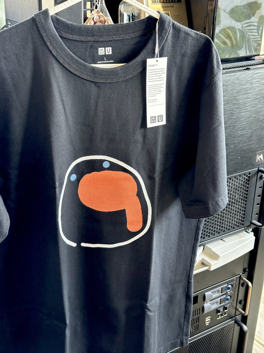 RinProducts's tweet photo. #ProjectCBW のUNIQLO Tシャツきた!
後ろのCBWサーバ機器と一緒に https://t.co/cr7Msbybxf