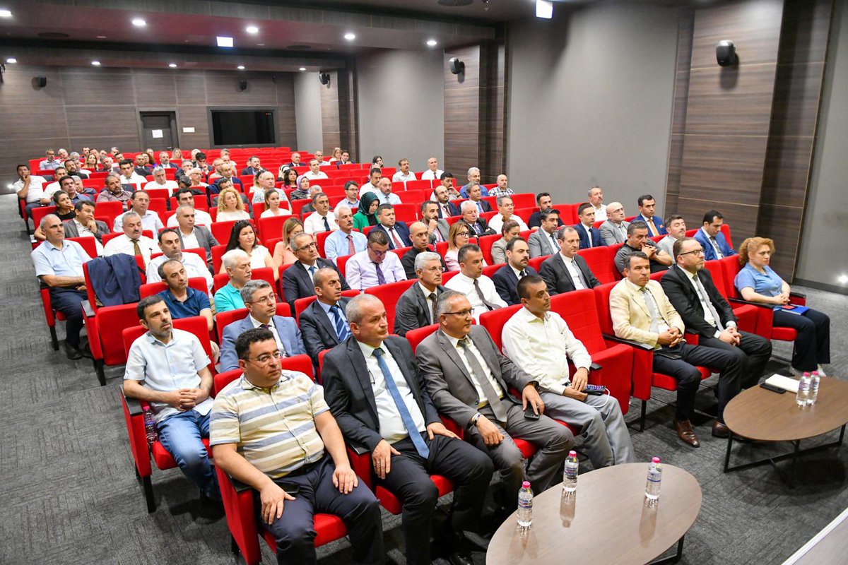 İl Sağlık Müdürümüz Uzm. Dr. Ali Niyazi Kurtcebe yönetiminde, Müdürlüğün Destek Hizmetleri Başkanlığı tarafından düzenlenen "Mali Uygulamalar Bilgilendirme ve Değerlendirme Toplantısı" gerçekleştirildi.