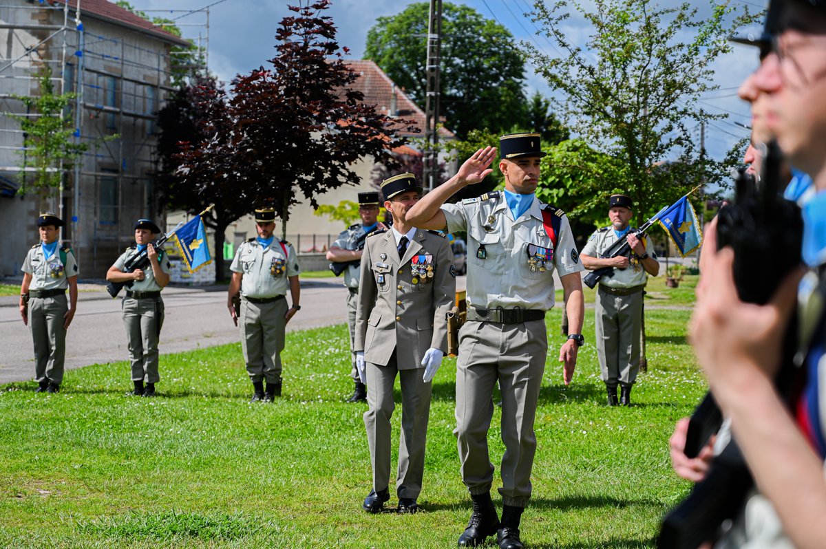 53eRT1's tweet image. #Passcom

Jeudi 6 juin à Saint-Clément, une profonde émotion a marqué la cérémonie de passation de commandement de la 5e compagnie, présidée par le colonel Glotin. 🪖⚡️

#cérémonie #cdu
@armeedeterre @armeeszne @CATNC_FR