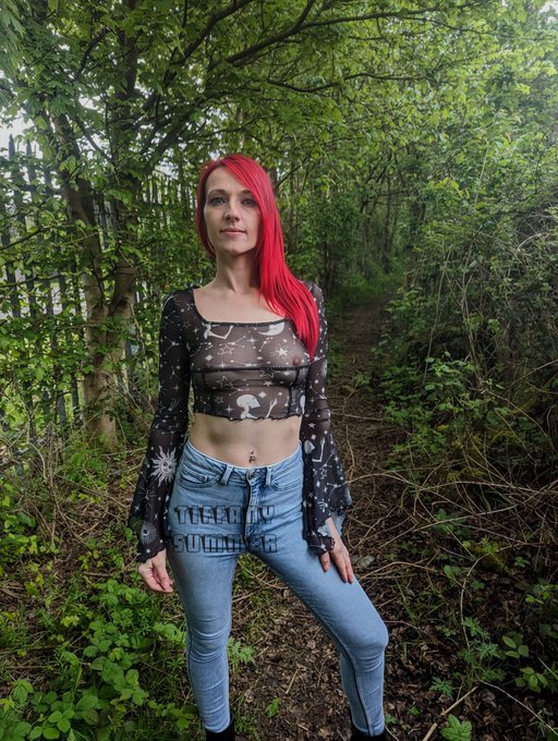 Would you stare if i walked past you https://t.co/hoGvTWBzmO<a href="/tag/sundayfunday"class="tags"><span>#sundayfunday</span></a>