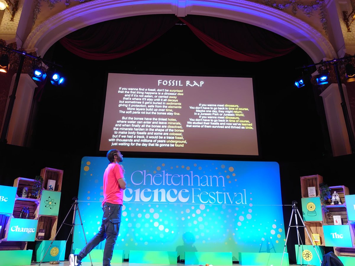 oortkuiper's tweet image. Sound check done for first #science of #jurassicworld show ⁦@CheltSciFest⁩.