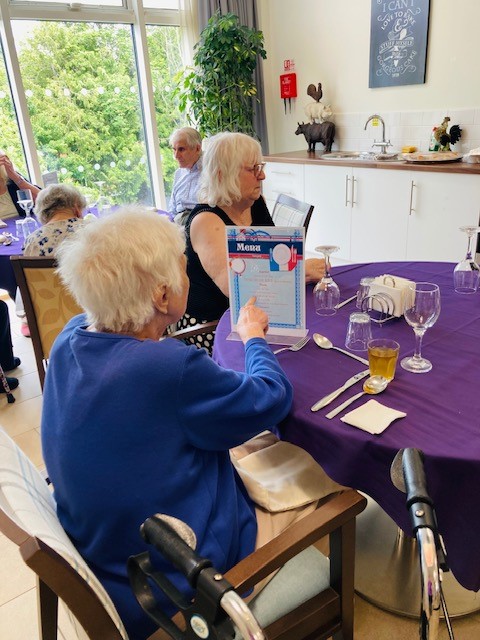 Mayflower_Court's tweet photo. This month at our Dining Experience residents enjoyed flavours from France π«π·π΄ #dining #goodfood #themedmenu @Mayflower_Court @AnchorLaterLife @carehome_co_uk @NAPAlivinglife https://t.co/LTiNGnjtOf