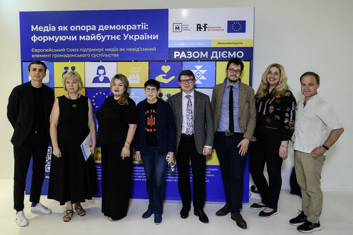 duflot_remi's tweet photo. Glad to congratulate 🇺🇦 journalists yesterday with their #ProfessionalDay. Journalists with professional integrity are truly the 4th pillar of #democracy, fighting for accountable governance & #defending #Ukraine against #disinformation. 🇪🇺 highly values their dedication 🇪🇺🤝🇺🇦 https://t.co/3QzLvouBDJ