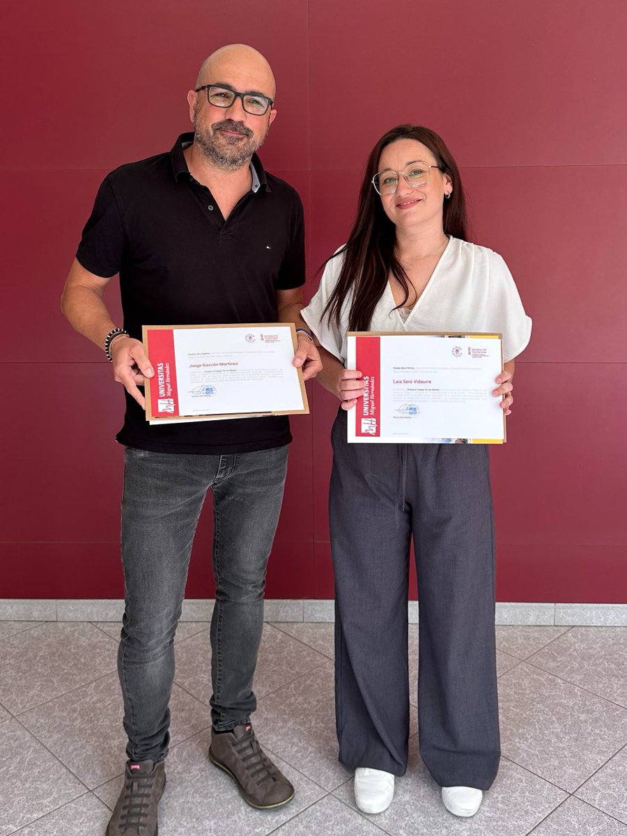 UniversidadMH's tweet photo. ¡Todo un #OrgulloUMH! 🤩 Los @AlumniUMH David Oliver, Jorge Gascón y Marco Alfonso reciben el Premio al TFG, TFM y Tesis Doctoral en el marco de la promoción de los #ODS 🌍👏 https://t.co/ZImGi5q0gw

📸 En la imagen, Jorge Gascón de la #UMH y Laia Sero de la UV, dentro del "Encuentro- Red valenciana de Cátedras de Cooperación y Desarrollo Sostenible".