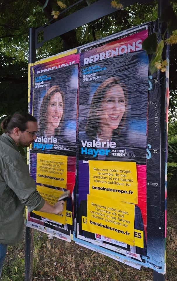 🌞🌛 De jour comme de nuit, les opérations de collage et de boitage se poursuivent partout en Gironde ! 🇪🇺

🗳 Dimanche, nous avons tous @BesoindEurope et l'Europe à besoin de vous ! Votez pour la liste de <a href="/ValerieHayer/">Valérie Hayer</a> !

#Gironde #BesoinDEurope #MoDem #Europe #DimancheOnVote