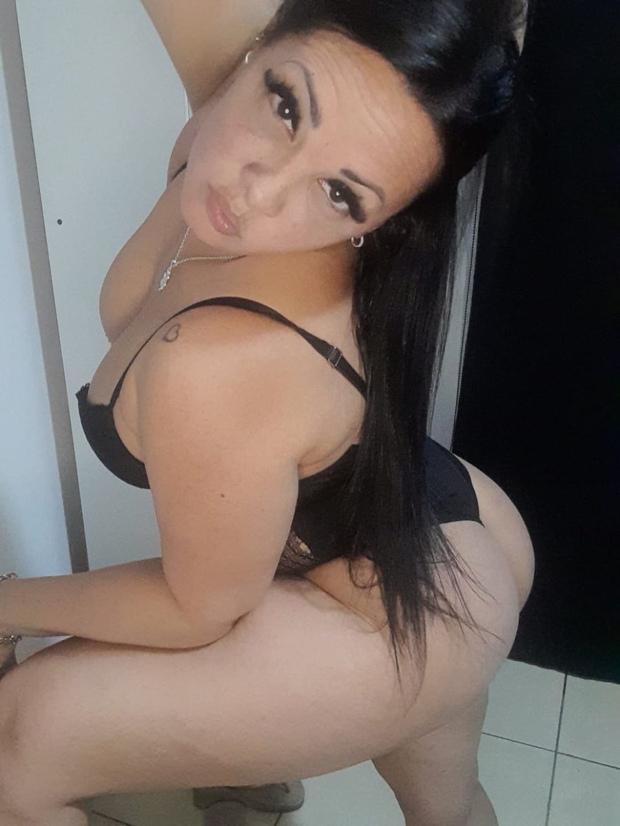 Solcitohot69's tweet photo. @Ayinkeh28 You know the best milf on "X"? https://t.co/8q8VO8bh78