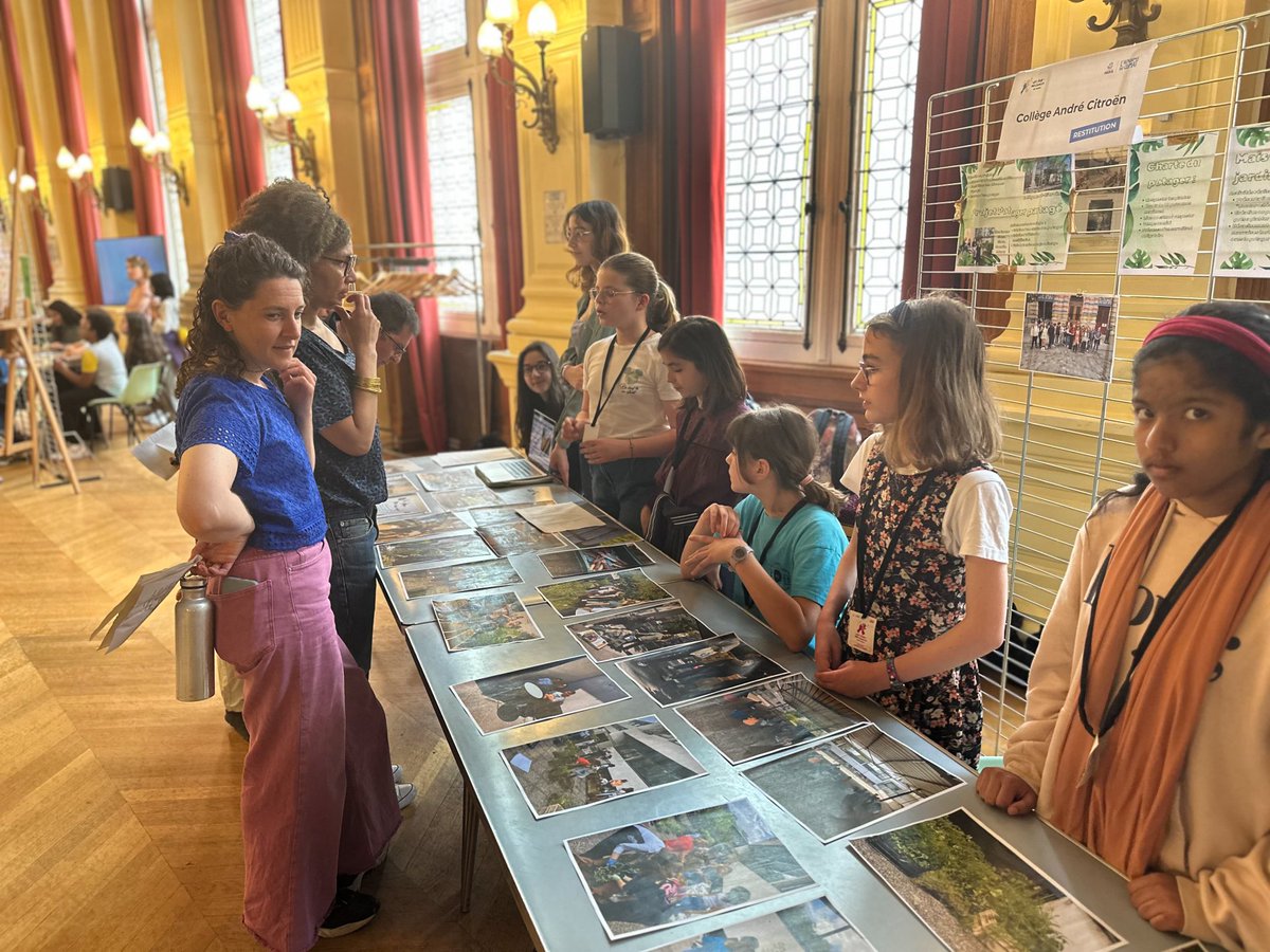 Les #écodélégués parisiens ont présenté à l’<a href="/AcademieClimat/">Académie du Climat</a> leurs travaux au service de la planète 🌍
Réalisation vidéo, maquettes, ateliers : les collégiens s’engagent pour la préservation de l’environnement et sensibilisent leurs camarades !