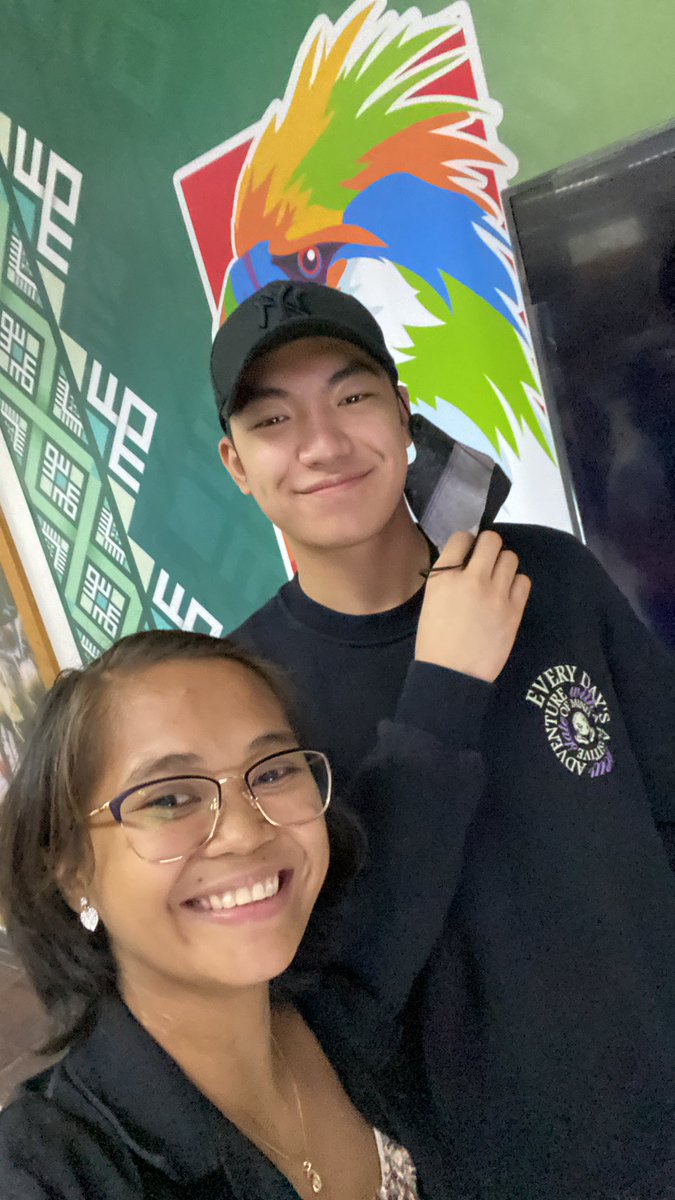 mynnbtln's tweet photo. 2021 Vs 2024😭 God Is Really good talaga, kung dati  di ako umalis mag isa kasi may IJ pa ako sa leeg, but look at now. May healing naman kahit papano, di nga lang complete heal pero at least may progress. Thank you sa mga taong tumulong  na maka papicture ako kanina💚 https://t.co/GtyryPSDa9