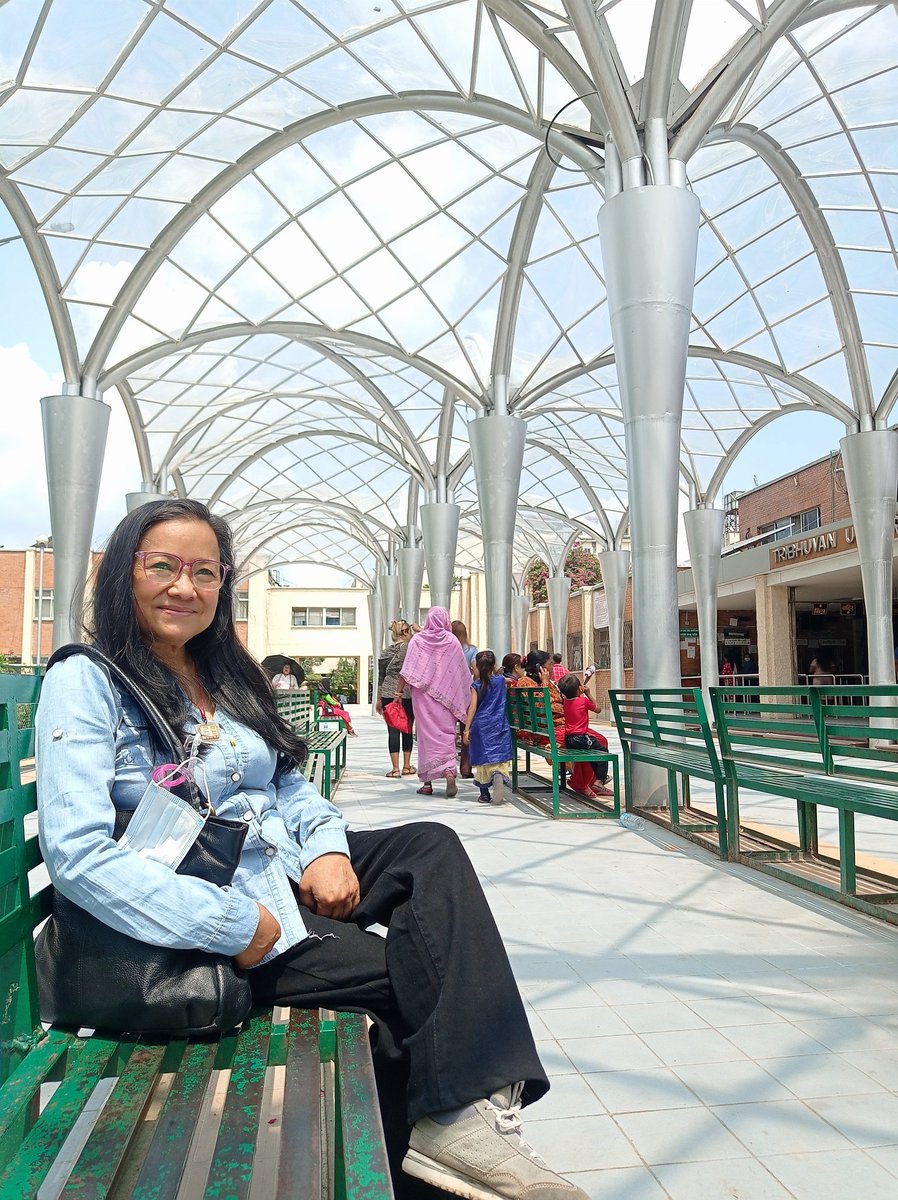 मकाम 'फैज' कोई राह में जचा ही नहीं
जो कू-ए-यार से निकले तो सू-ए-दार चले!😋😂❤️
कू-ए-यार = प्रियतमको गल्ली
सू-ए-दार = सूलीतर्फ (towards gallows)