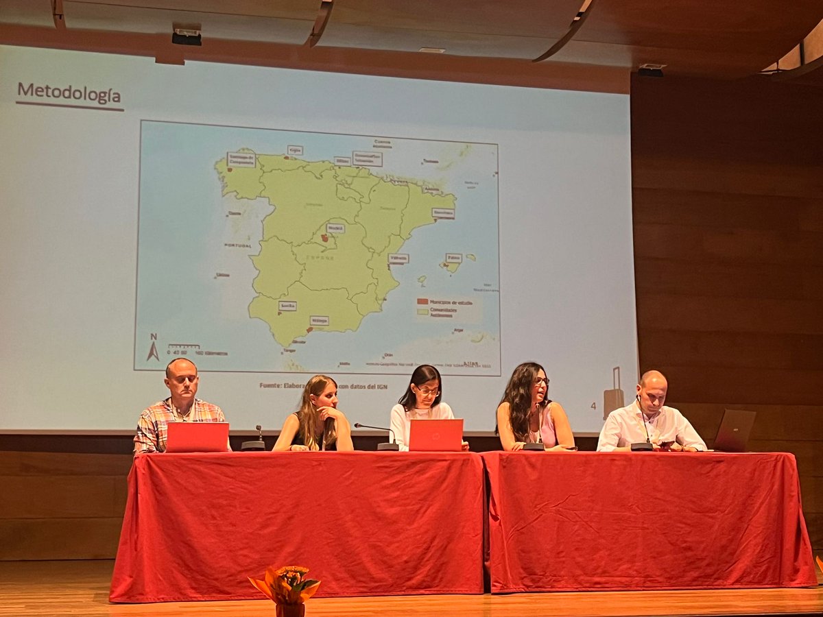 GI_TPyD_UCM's tweet photo. Sofía Mendoza @sofiamdm presenta "Representación del overtourism en los programas electorales de ciudades españolas" en el XIX Coloquio Internacional de Geografía del Turismo AGE-UGI https://t.co/oIq8ljP9AH