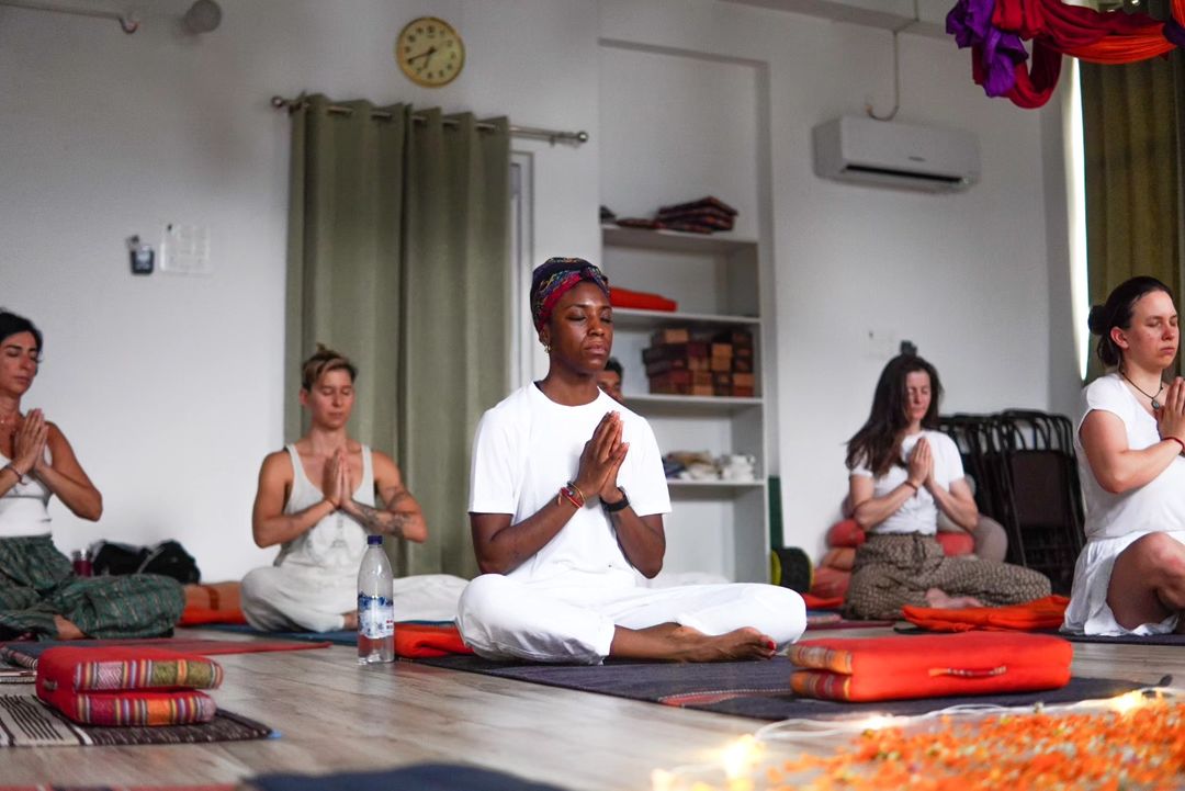 adiyogaashram's tweet photo. Evening Sound Healing Session, with #yogateachertraining students in #rishikesh. Visit: https://t.co/87813shc9C #adiyogaashram https://t.co/JpfQ8WNTx9