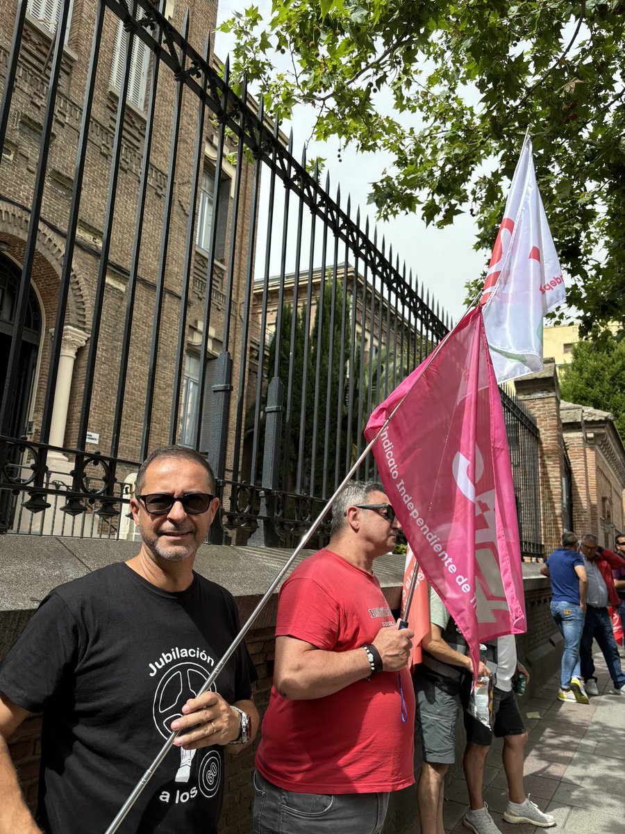 Concentración 7/6/24 ministerio seguridad social. Se anuncia un paro nacional . Jubilación a los 60 ¡Ya! <a href="/Yolanda_Diaz_/">Yolanda Díaz</a> <a href="/sanchezcastejon/">Pedro Sánchez</a> <a href="/laiabonetrull/">Laia Bonet</a> <a href="/jaumecollboni/">Jaume Collboni</a>