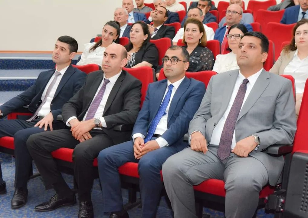 ndu_nsu's tweet photo. 💥Naxçıvan Dövlət Universitetinin yeni loqosu ictimaiyyətə təqdim edilib

‼️Təqdimat mərasimində universitetin yeni loqosunun rəng seçimiləri, loqoda əks olunan ornamentlər haqqında iştirakçılar məlumatlandırılıb.

#NDU #Logo #Loqo #New https://t.co/DSj5QULPLQ