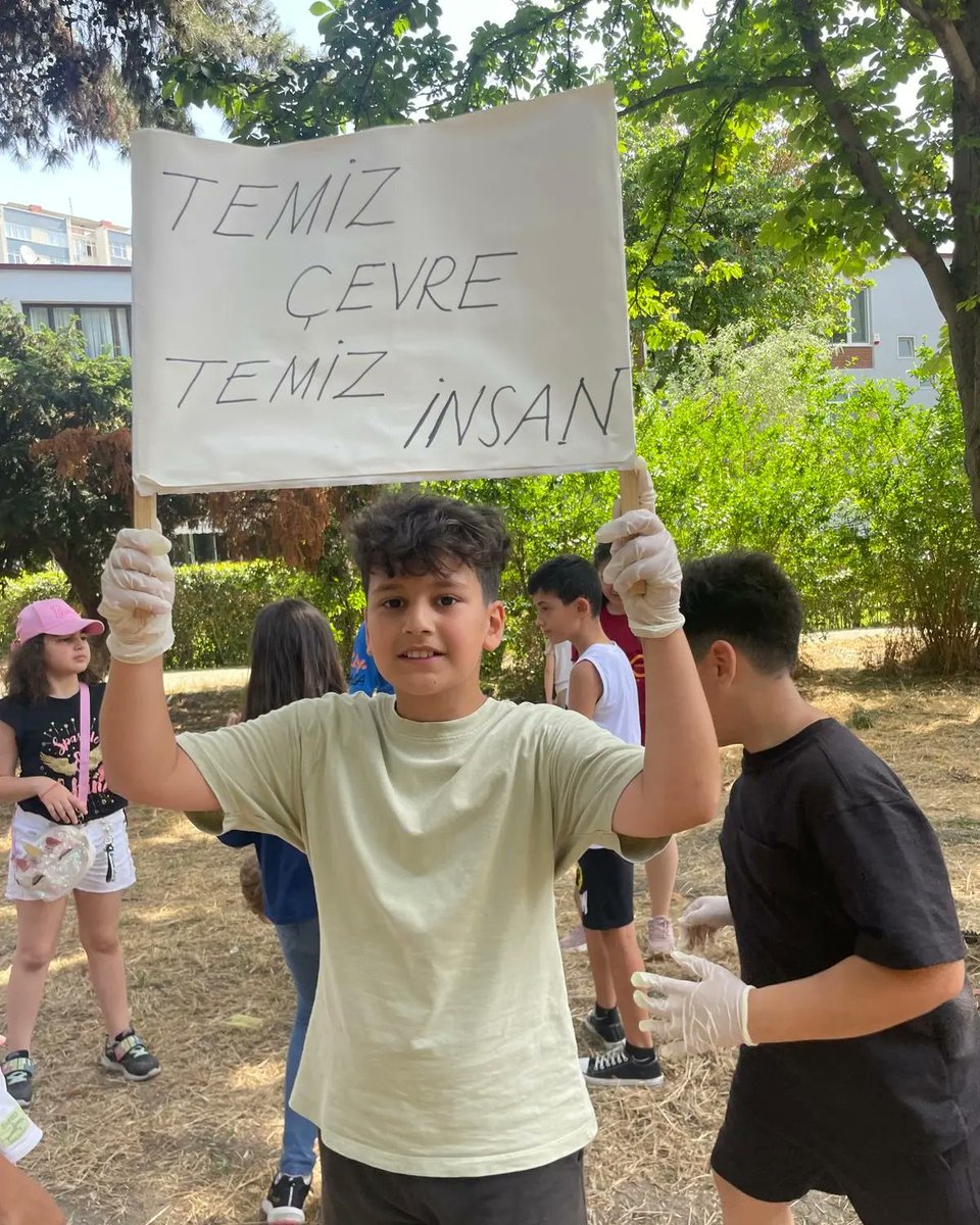 Doğa ve Çevre Haftası etkinlikleri kapsamında farkındalık kazandırma amaçlı yürüyüş ve çevre temizliği yapıldı.<a href="/tcmeb/">Millî Eğitim Bakanlığı</a>  @istanbulvaliligi <a href="/istanbulilmem/">İstanbul İl Millî Eğitim Müdürlüğü</a> <a href="/membakirkoy/">membakirkoy</a> <a href="/karzuoglu/">Kürşat ARZUOĞLU</a>