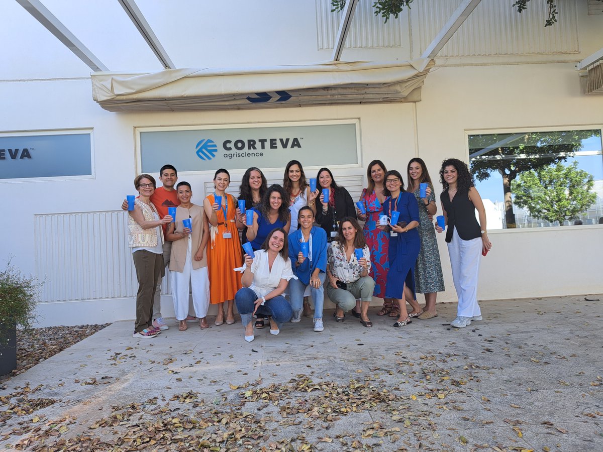 CortevaES's tweet photo. ¡Celebraciones en nuestros centros de trabajo en 📍 Asturias y Sevilla por estos 5 años #CultivandoElProgreso! 🥳
Seguiremos Creciendo Juntos en este camino marcado por la innovación y la tecnología ¡que no ha hecho más que empezar!💙 https://t.co/kuDa8Qd6H9