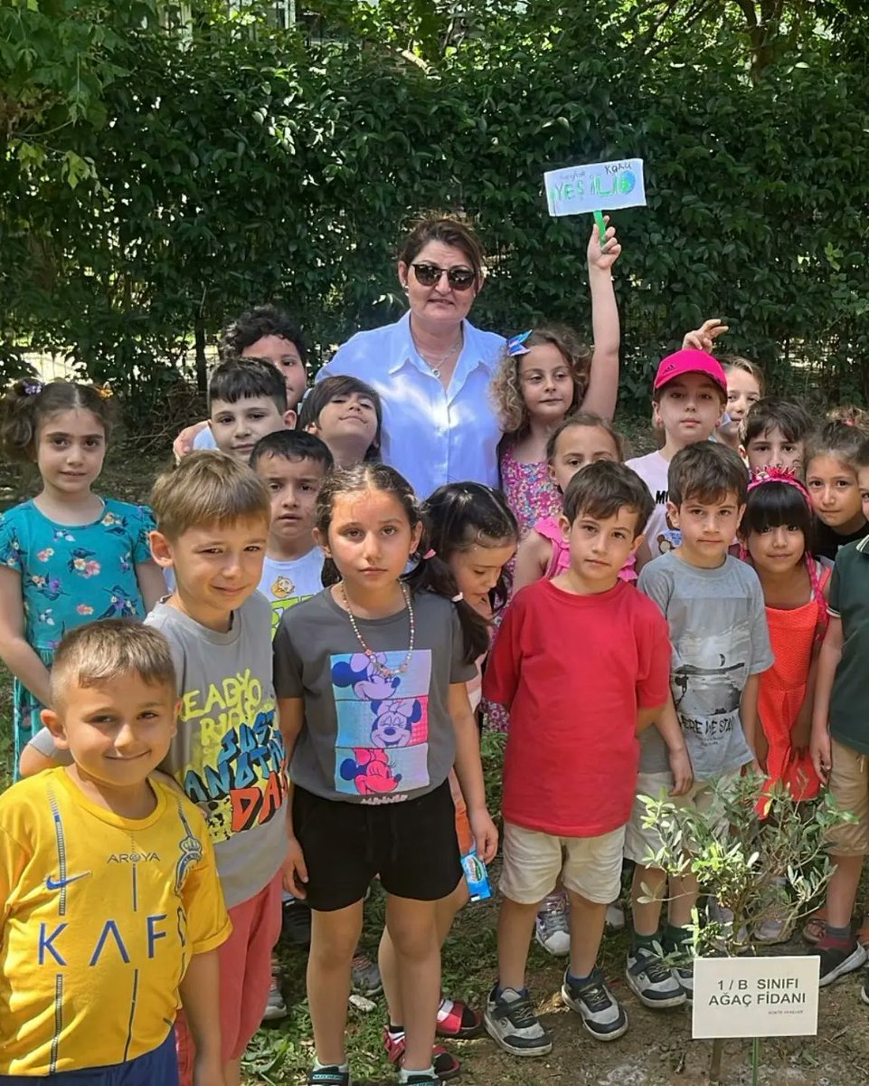 Atailkokul's tweet photo. Doğa ve Çevre Haftası etkinliklerinde 1-B sınıfı öğrencileri fidan dikimi gerçekleştirdi.@tcmeb @tc_istanbulanbulvaliligi @istanbulilmem @membakirkoy @karzuoglu https://t.co/rEUakWzUZ6