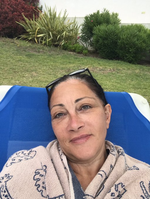 Last day around the pool and it&rsquo;s bloody freezing 🥶. Oh well get me used to being back home 🤣🤣🤣 https://t