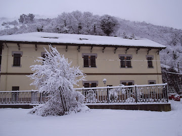 CelestinoGutirr's tweet photo. @pozotresamigos @lanuevaespana Ahí estudió mi familia de los vaqueros del Pedroso. Escuela de niños de #Bustiello #Mieres https://t.co/aNOWnPKJZc