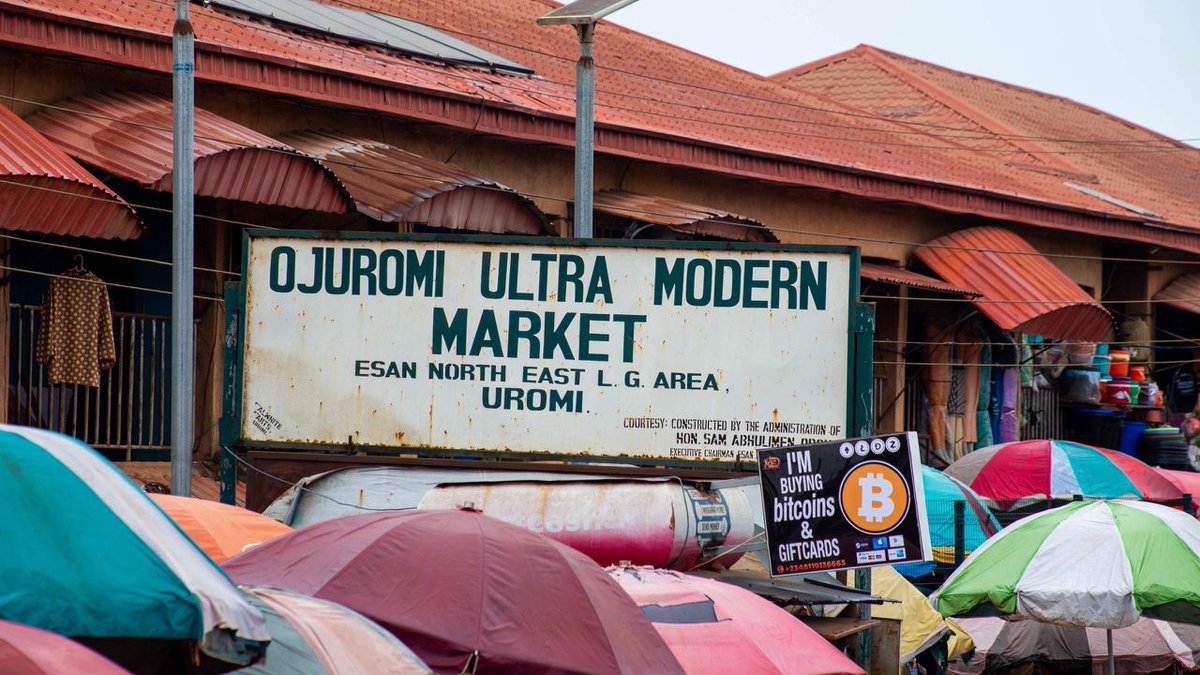 OmoCapt's tweet photo. The gospel of Asue ighodalo @Aighodalo spreading across every space, offices, schools, market. The time for a greater Edo is now. The superb team doing their thing at Ojuromi market to spread the gospel and educate our people on why we should vote Asue Ighodalo.
#EGoDoAm https://t.co/7VFEMiesvl
