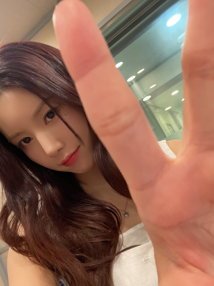 KWONEUNBI's tweet photo. [💡] #루비 여러분!
잠시 후 PM 8:00 SBS 파워FM #권은비의영스트리트
#은비 가 출연합니다.

인간 비타민D 은뱌가 진행하는☀☀
오늘은 은비 온 뒤 맑음☀☀

#권은비 #KWONEUNBI
#영스트리트 https://t.co/CcA71WCjDn