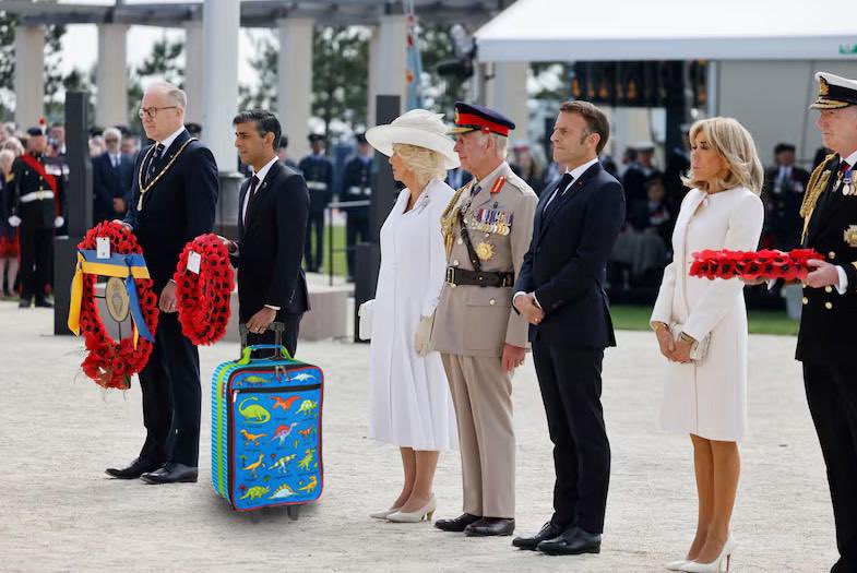 SteveSheasby's tweet image. PHOTO RELEASE: @CCHQPress have released the latest photo from Normandy.

Utter disgrace - Shamed our Country 

#SunakOut