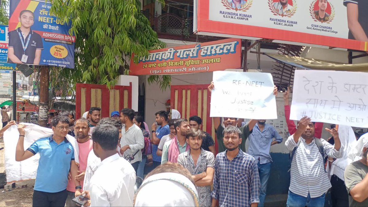 Amit_ydv_00_07's tweet photo. The youth  have raised their voice against the NEET paper leak.

 The country's media should raise its voice against the NEET paper leak.

#NEET_परिक्षा_परिणाम 
#Neet_paper_रद्द_करो 
#NEET_Paper_leak
#NEETResult
NDA VS INDIA https://t.co/CNPsMCtG1h