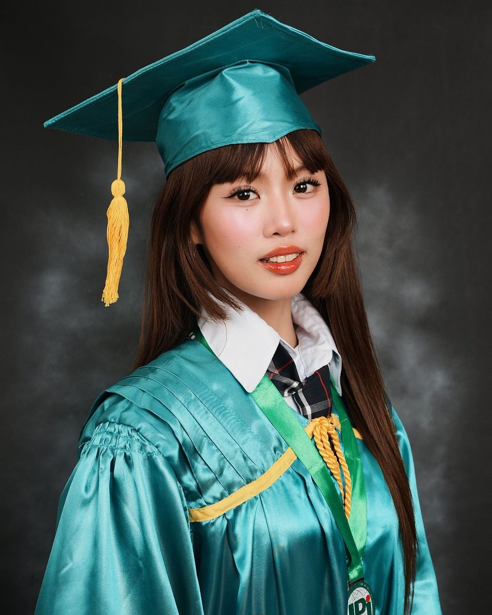rapplerdotcom's tweet photo. MALOI, HINDING-HINDI SUSUKO 💪
COLET, THIS RACE I CAN ACE 🏁

The two members of BINI look triumphant in their senior high school graduation photos shared on their respective Instagram pages on Friday, June 7. Maloi and Colet graduated from the same school on Friday.

For more entertainment news, join the pop culture chat room of the #RapplerCommunities app: https://t.co/pK5eVB8otg
