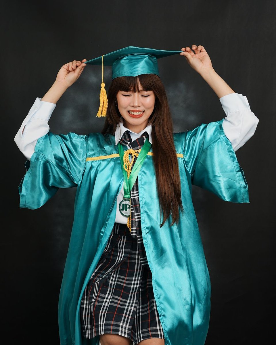 rapplerdotcom's tweet photo. MALOI, HINDING-HINDI SUSUKO 💪
COLET, THIS RACE I CAN ACE 🏁

The two members of BINI look triumphant in their senior high school graduation photos shared on their respective Instagram pages on Friday, June 7. Maloi and Colet graduated from the same school on Friday.

For more entertainment news, join the pop culture chat room of the #RapplerCommunities app: https://t.co/pK5eVB8otg