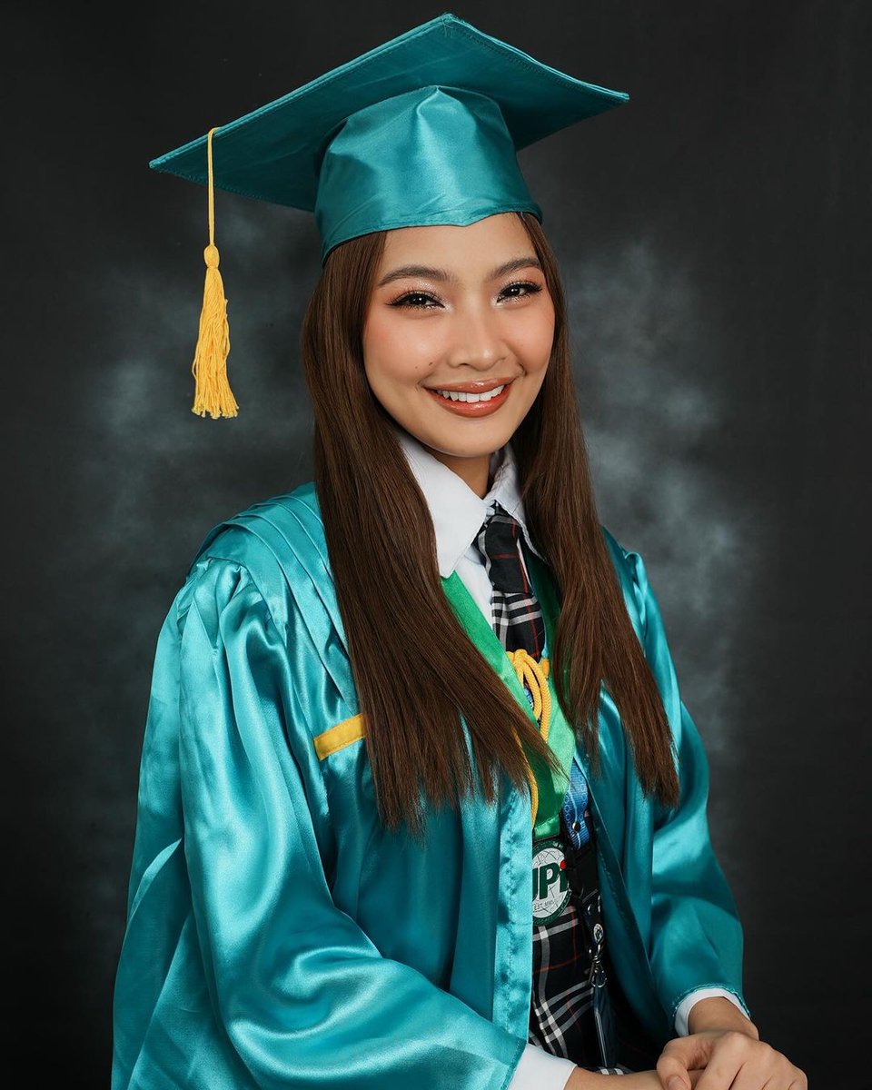 rapplerdotcom's tweet photo. MALOI, HINDING-HINDI SUSUKO 💪
COLET, THIS RACE I CAN ACE 🏁

The two members of BINI look triumphant in their senior high school graduation photos shared on their respective Instagram pages on Friday, June 7. Maloi and Colet graduated from the same school on Friday.

For more entertainment news, join the pop culture chat room of the #RapplerCommunities app: https://t.co/pK5eVB8otg