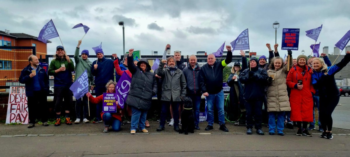 EISFela's tweet photo. EIS FELA Lecturers stood on picket lines this morning in the last day of action before a new round of strikes start next week.
Keep up the fight, solidarity with you all, and as our colleagues at SLC have put it; Deemed if we do, Damned if we dont!
#Deemedifwedo #FightingforFE https://t.co/uWCkIE7grf