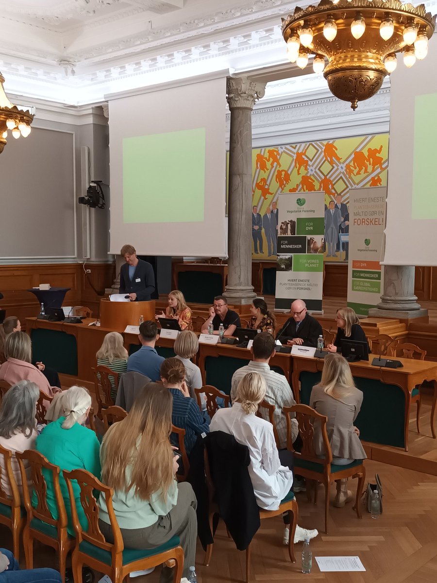 Slagtepræmien på 1000 kr pr slagtet dyr skal afskaffes, siger <a href="/Sigridfriis/">Sigrid Friis</a> fra <a href="/radikale/">Radikale Venstre</a> til debat arrangeret af <a href="/vegetariskDVF/">Vegetarisk Forening</a>