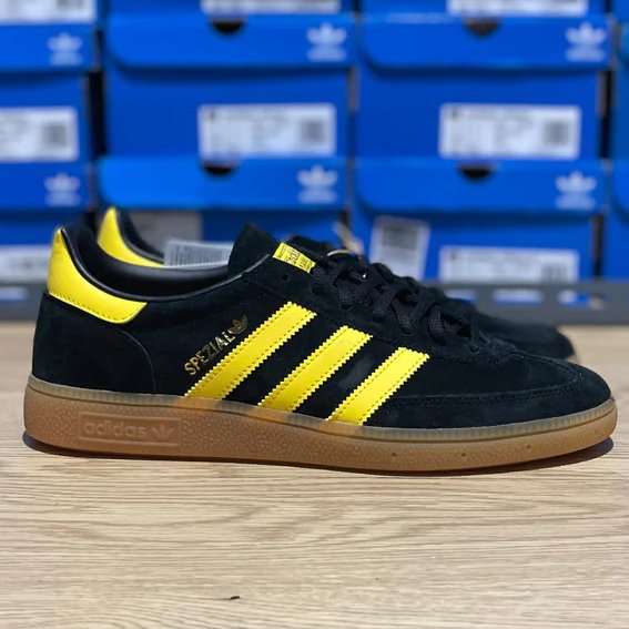 man_savings's tweet photo. adidas Handball Spezial - 30% off⚫️🟡

Ad: Link here >> https://t.co/aqVKxEA561

*RRP £85 - Selected sizes remaining https://t.co/NcNqSFDBbt