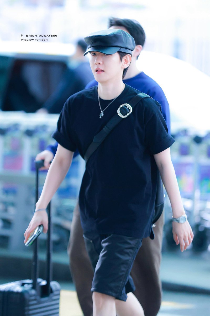 Bforlight's tweet photo. RT @brightalways56: 240607 ICN #BAEKHYUN #백현 #ベッキョン @B_hundred_Hyun https://t.co/elttl31VLm