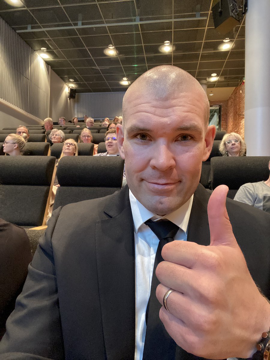 PirkkaSuksi's tweet photo. Vaimon, Anna Buss, väitöstilaisuudessa! #tohtori #väitöstilaisuus #varhaiskasvatus @AboAkademi https://t.co/OqKfrCmR4o