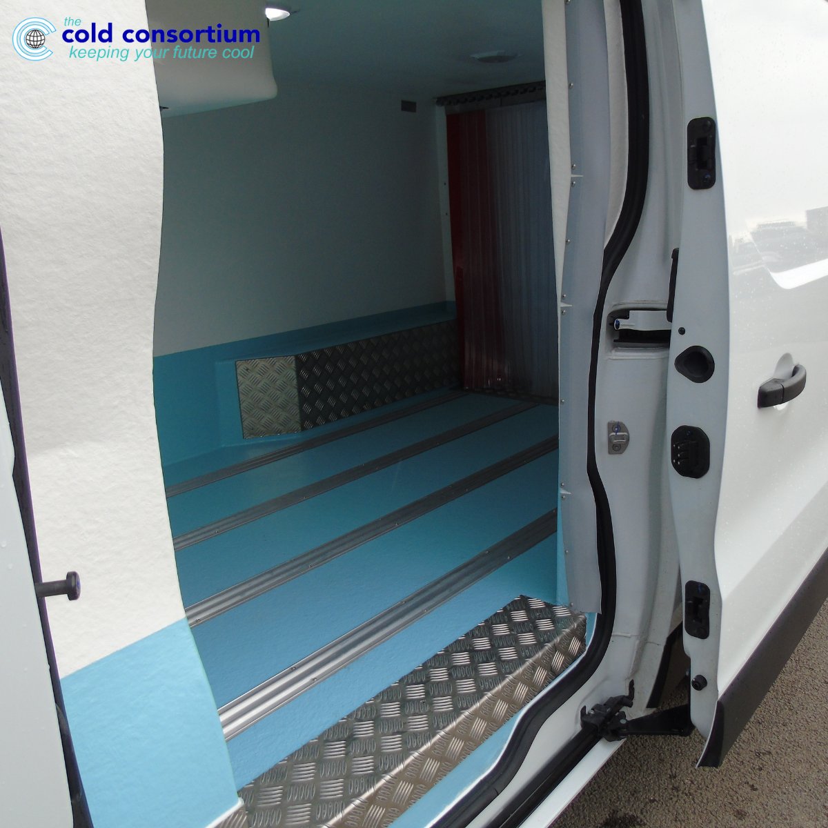 coldconsortium's tweet photo. 🎉 Just Delivered: Nissan NV300 turned high-spec Freezer Van, chilled to -18°C by a roof-mounted GAH unit. Super-thick doors keep goods colder for longer. Budget-friendly without sacrificing functionality. Follow for more Cold Consortium Conversions!  #BudgetFreeze #NissanNV300 https://t.co/v7RWTTIlQm