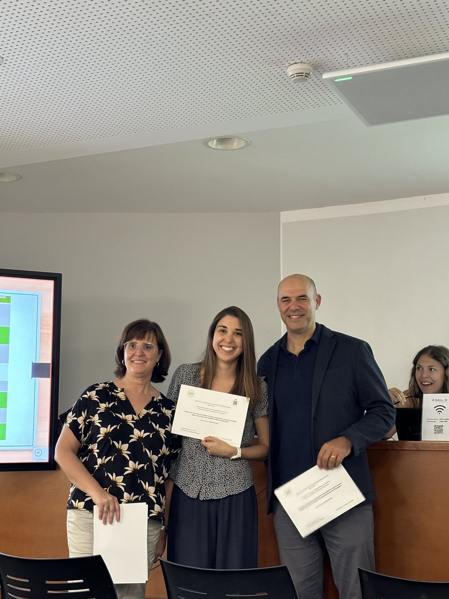 reuma_santpau's tweet image. Entrega de la beca de la @SCReuma:
- Prevalença de la OP en AIJ @BMagallares 
- Marcadors de dany axonal en MAS @HCodesM 
- Càrrega inflamatòria de l’SpA en les complicacions cardíaques @hyepark_reuma 

Moltes gràcies a la junta de la @SCReuma per l’ajuda 🙌🏻