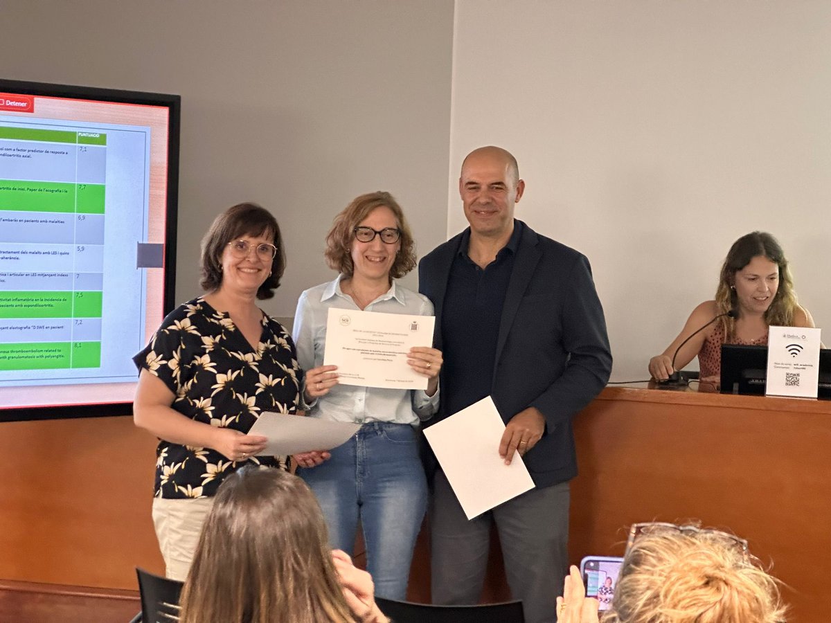 ReuHMar's tweet photo. Felicitats a la Dra. @carolperez3999 adjunta del servei , per l'obtenció de la beca de la @SCReuma , amb el títol: “Els AGEs com a predictors de malaltia ateroesclerótica subclínica en els pacients amb Artritis Reumatoide”.

Estem molt orgullosos👏🏼🎉 https://t.co/MDg2zTEOFd