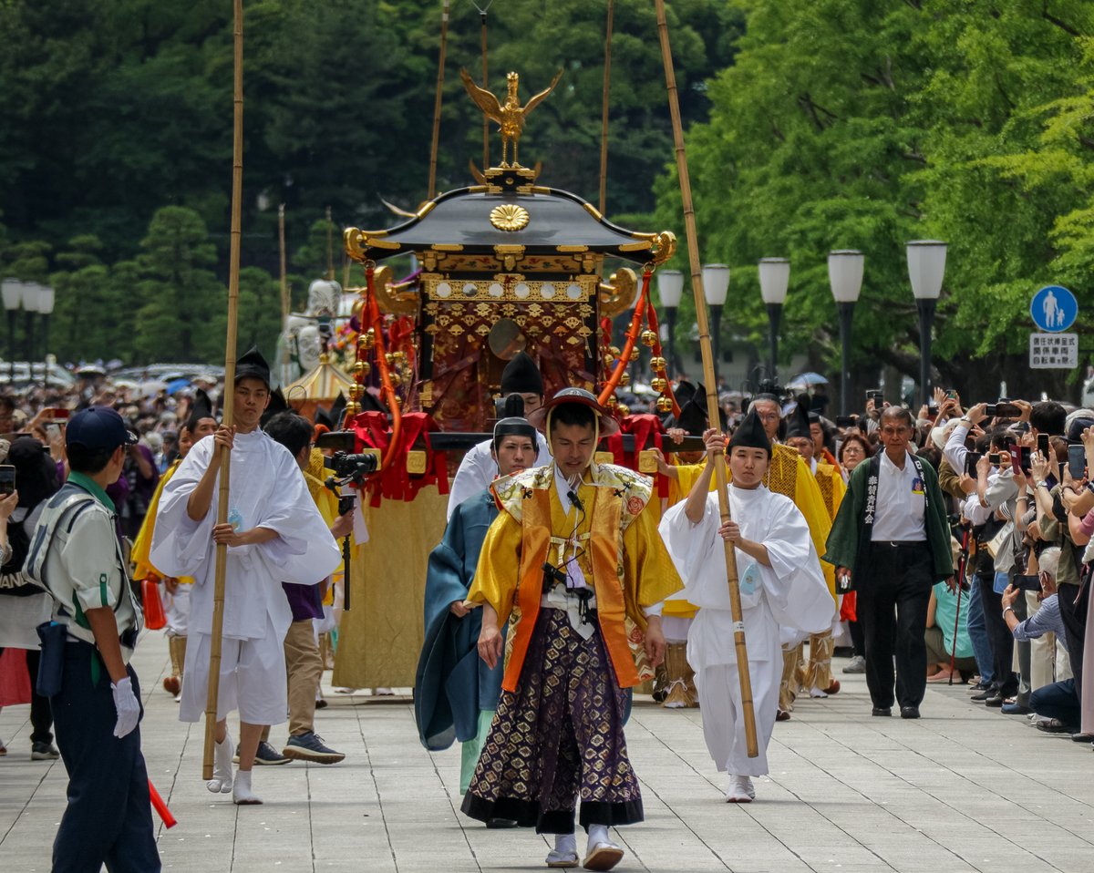 citycostjapan's tweet photo. The day-long Jinkosai parade leads out celebrations of the Sanno Festival in Tokyo, Friday.
#japan #神幸祭 #tokyo https://t.co/HaNQgx8Tz5