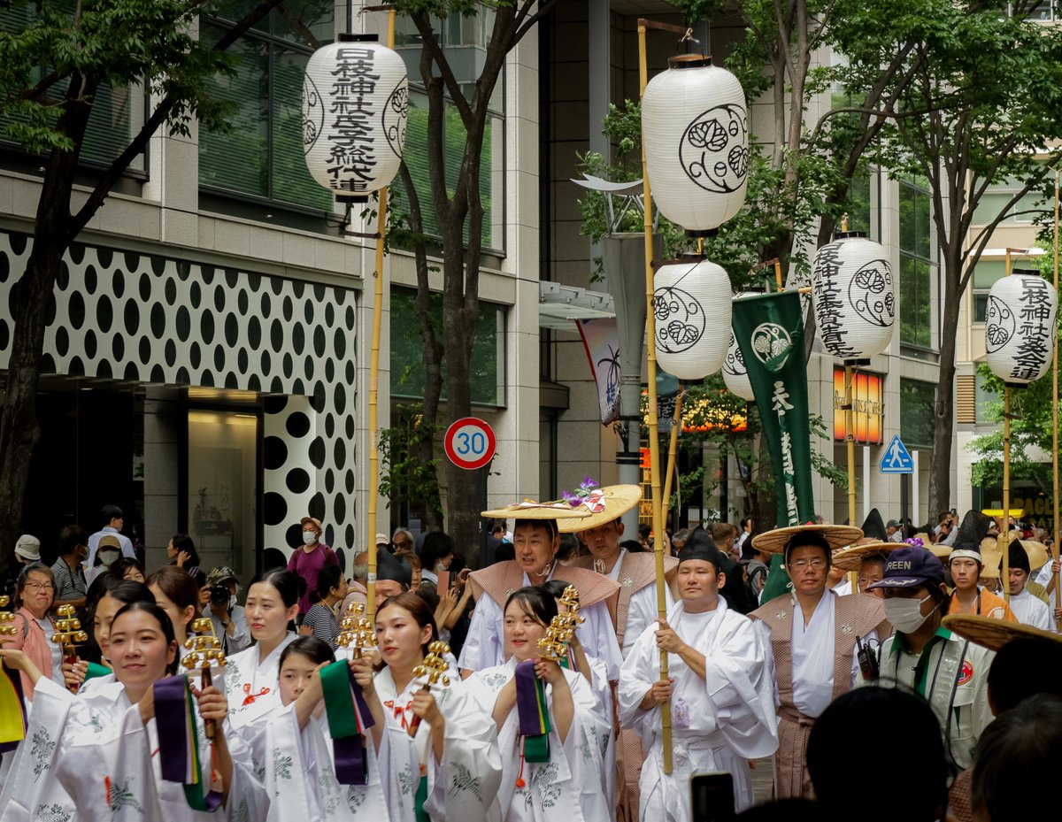 citycostjapan's tweet photo. The day-long Jinkosai parade leads out celebrations of the Sanno Festival in Tokyo, Friday.
#japan #神幸祭 #tokyo https://t.co/HaNQgx8Tz5