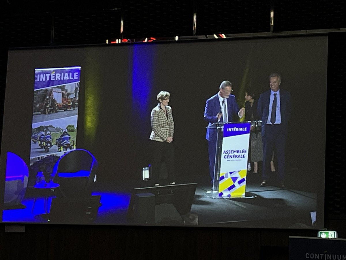 Interiale's tweet photo. #AGINTERIALE24 | Cet événement c’est l’occasion de remercier les administrateurs et collaborateurs qui accompagnent le développement de la mutuelle et œuvrent pour le bien de ses adhérents. Ainsi une médaille fut remise à @DBILLERET et @THELLIEZ16 mais aussi à M.Carlu et @FGriere https://t.co/zN7nUo6kT1