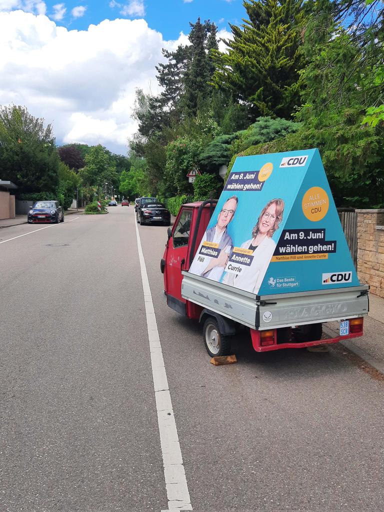 Skandal in #stuttgart #frauenkopf! <a href="/CDUStuttgart/">CDU Stuttgart</a> verteidigt jeden #Parkplatz wie mit dem eigenen Leben und sorgt dann mit Wahlwerbung selbst für Parkplatznot! Vielleicht hat man dort gelernt: Es tut gar nicht weh, wenn der ein oder andere Kfz Parkplatz umgewandelt wird.